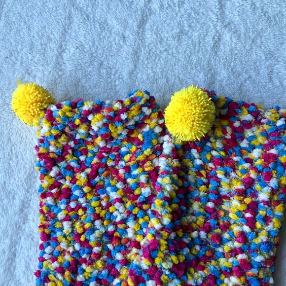 Socks with Pom Poms - Picture 5 of 11